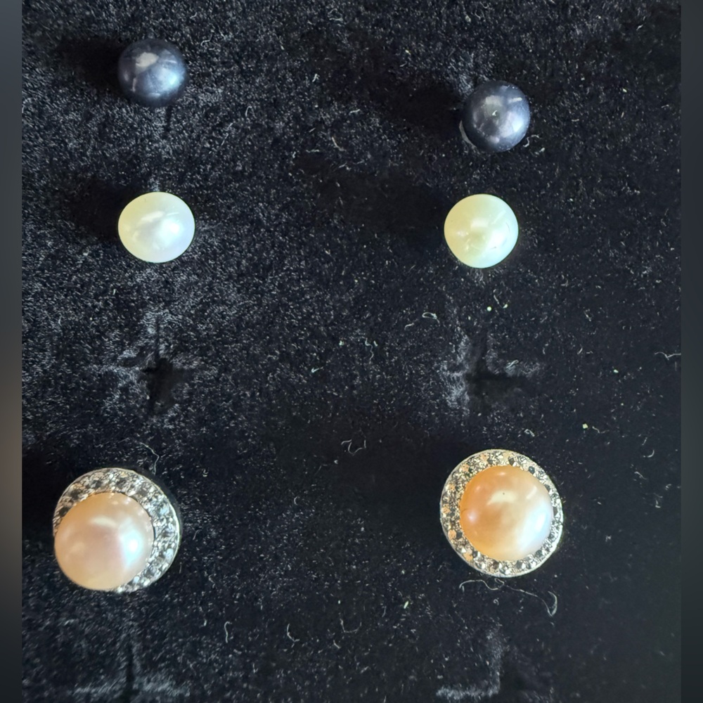 Elegant Pearl and Crystal Stud Earrings Set